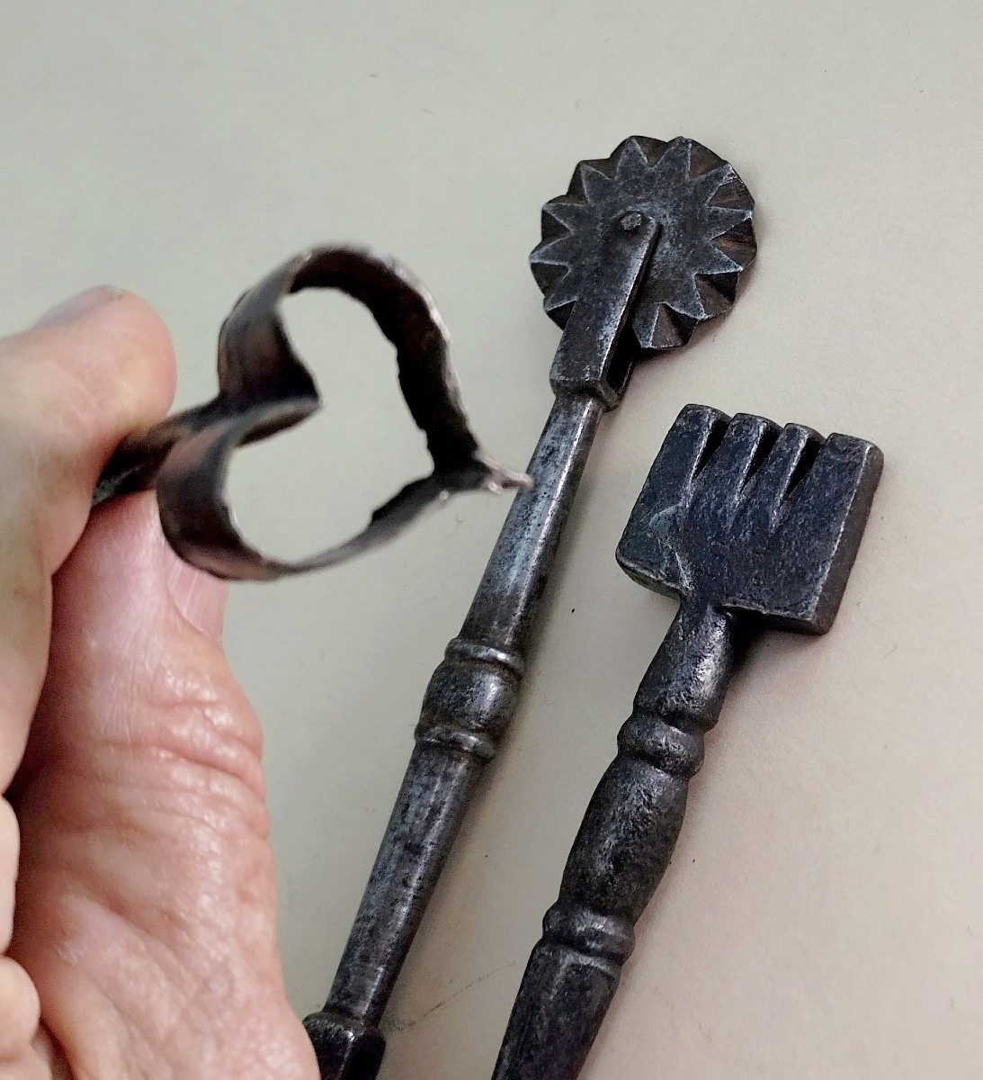 lot de 3 rares Outils à décorer les Pâtisseries, Fer Forgé, 17/18e Siècle   -photo-1