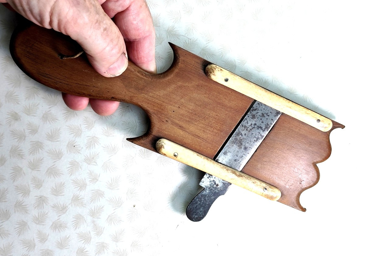 Gastronomy: Beautiful 19th Century Truffle Grater, Steel, Bone, Hardwood.-photo-4