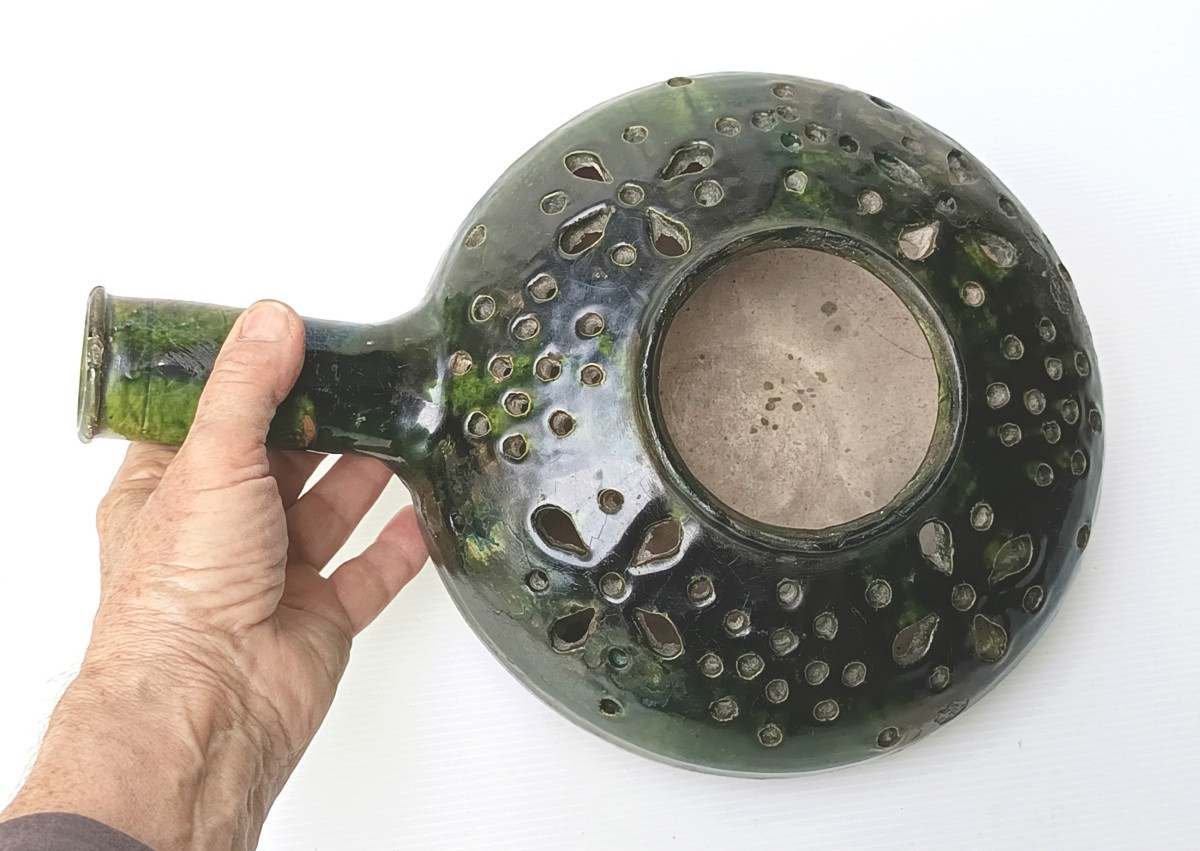 Terre vernissée du Pré d’Auge, belle bassinoire 18e, nombreuses restaurations-photo-3