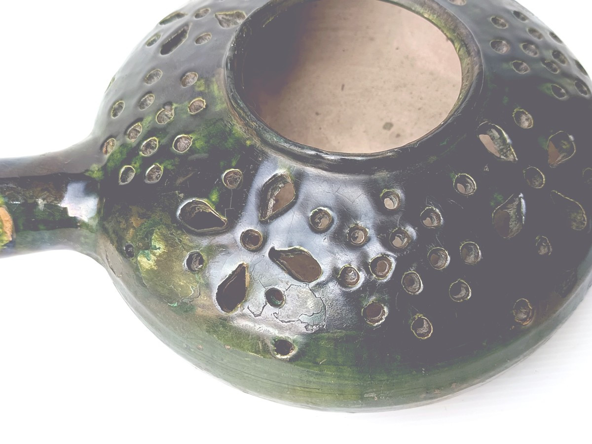 Terre vernissée du Pré d’Auge, belle bassinoire 18e, nombreuses restaurations-photo-3