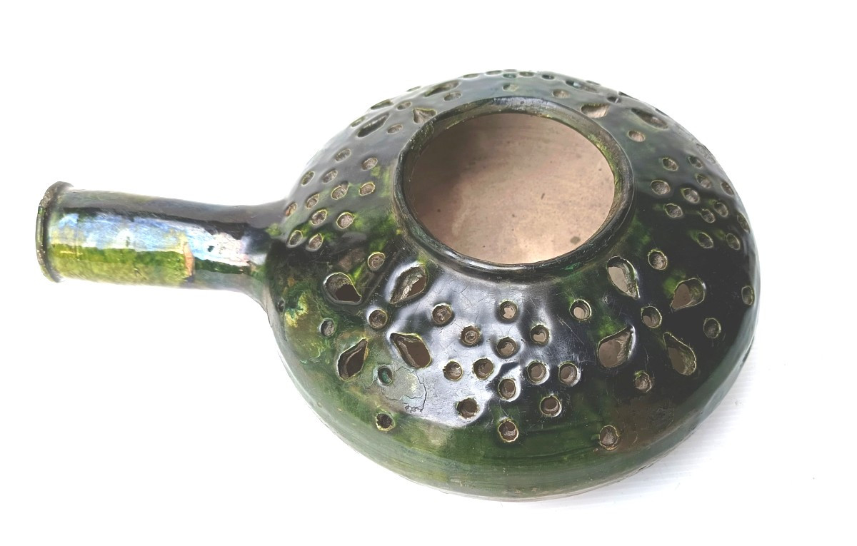 Terre vernissée du Pré d’Auge, belle bassinoire 18e, nombreuses restaurations