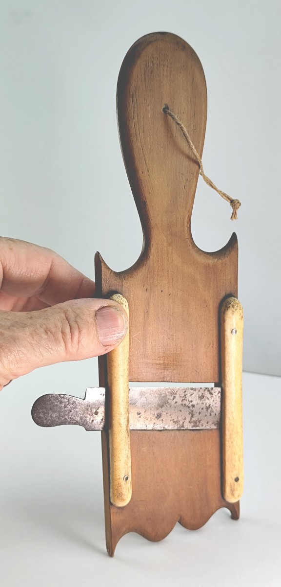 Fin Tournage de bois de loupe, 19e siècle : poudrier balustre, bel état-photo-2