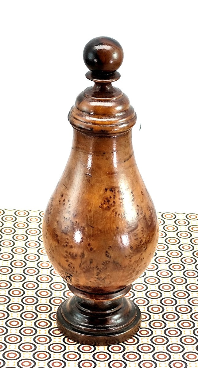 Fin Tournage de bois de loupe, 19e siècle : poudrier balustre, bel état