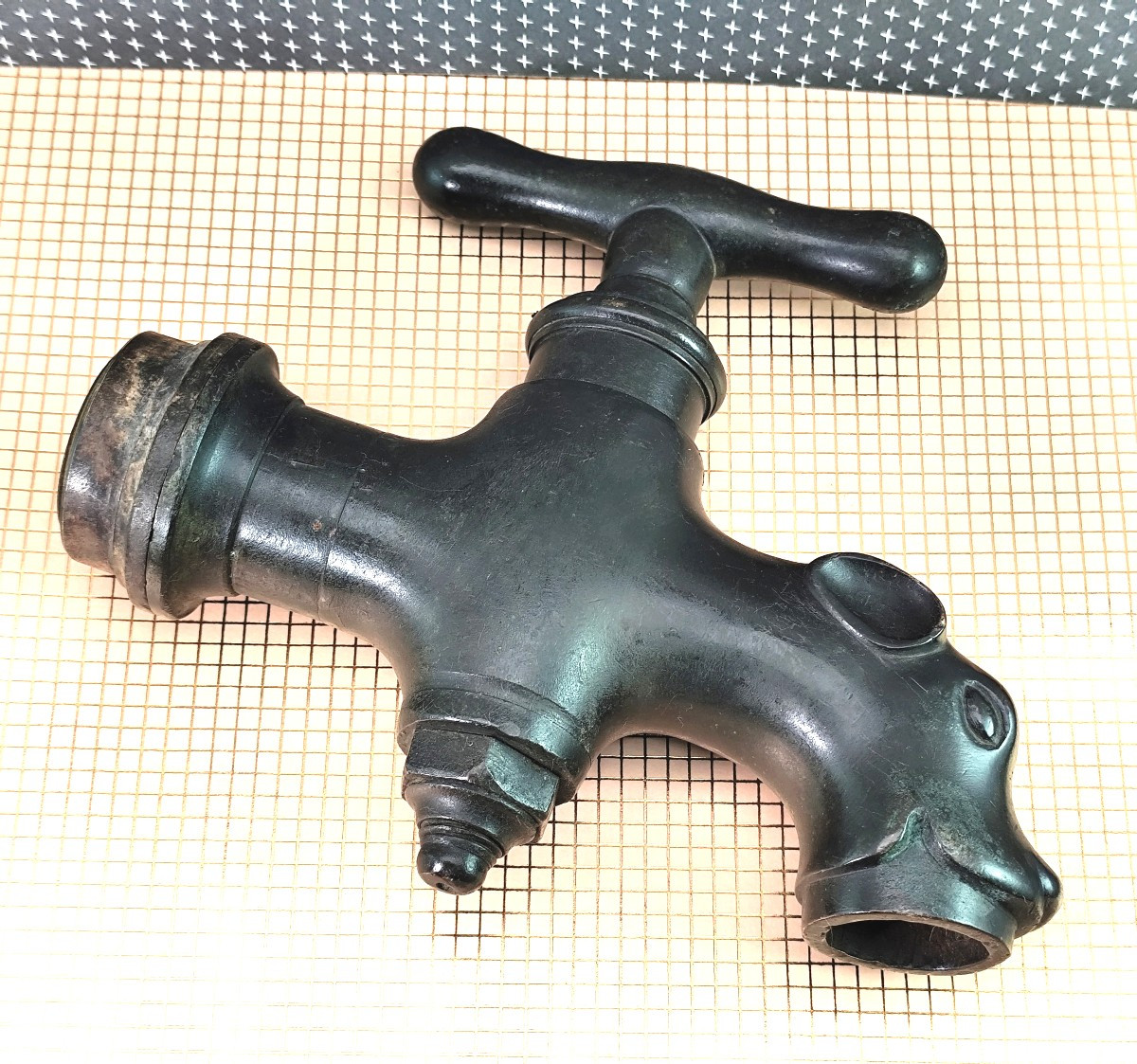 Large Winemaker's Faucet, Rhône Valley, Bronze, Beautiful Hunting Dog, 19th Century
