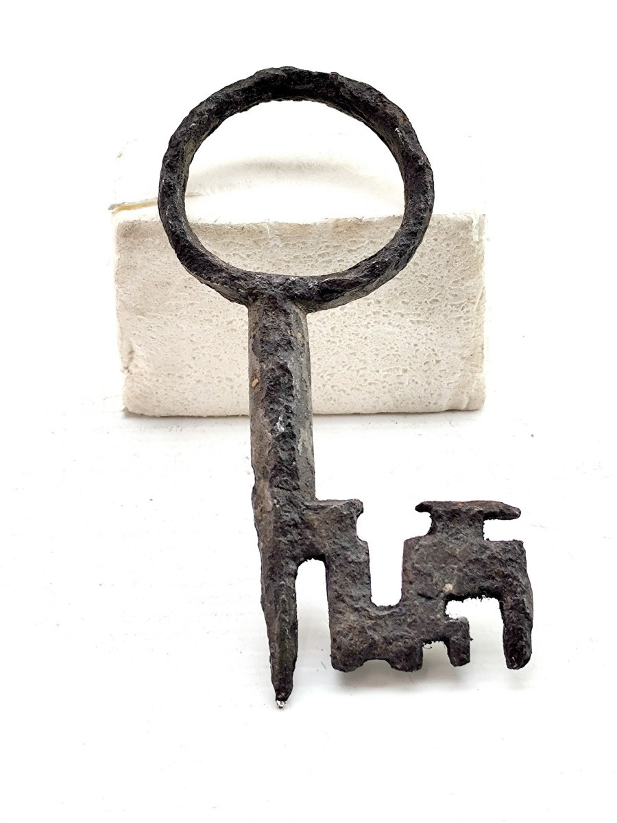 Beautiful Romano-gothic Key, Wrought Iron, 12th Or 13th Century, 9.2cm