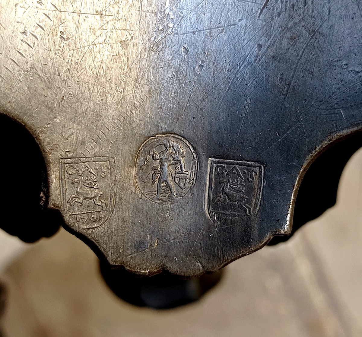 Paire de grands flambeaux d’Autel étains baroques, datés 1701, Allemagne du Sud-photo-4