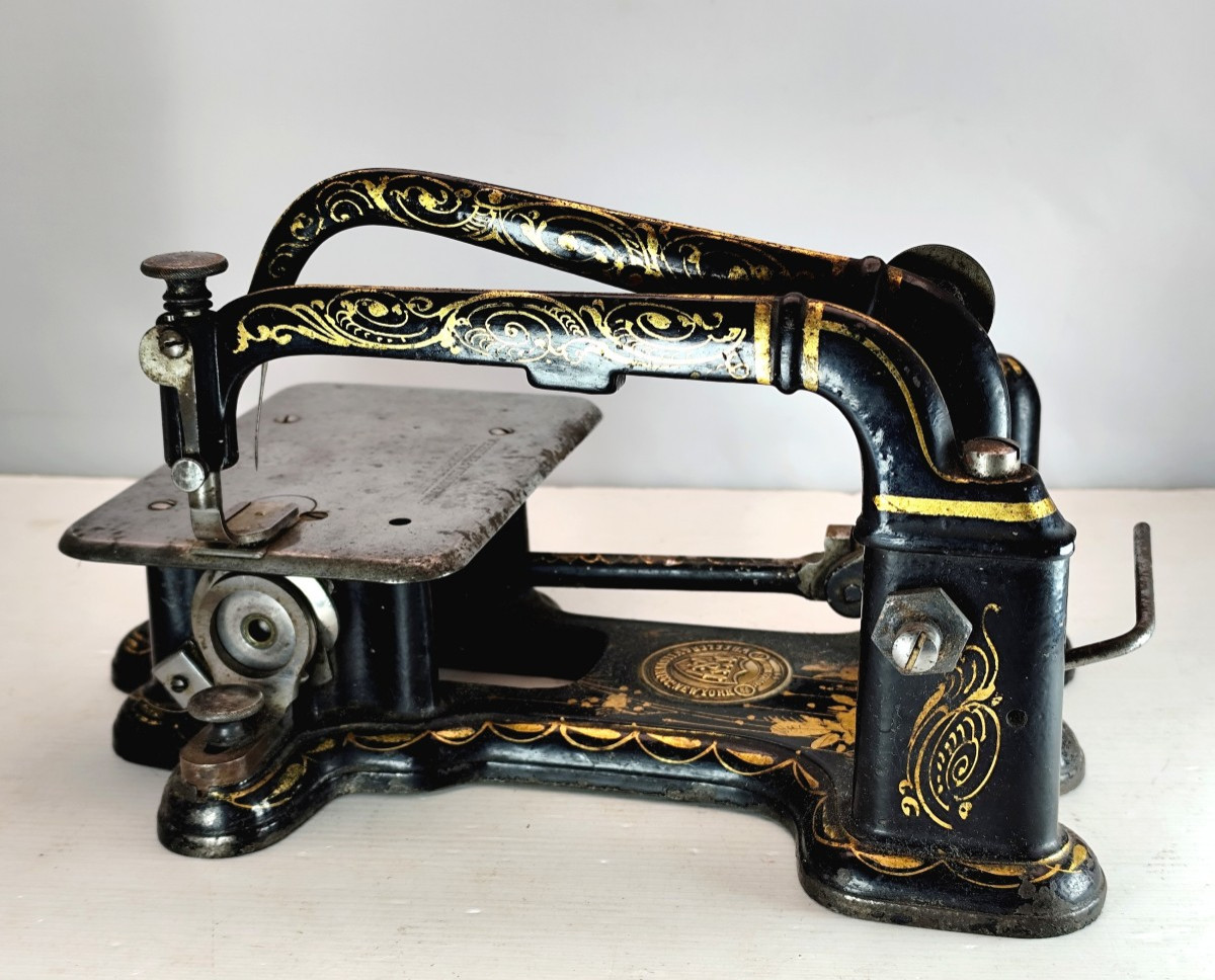 Machine à coudre Musée : Wheeler and Wilson, marquée, dorée, N°2, 1870