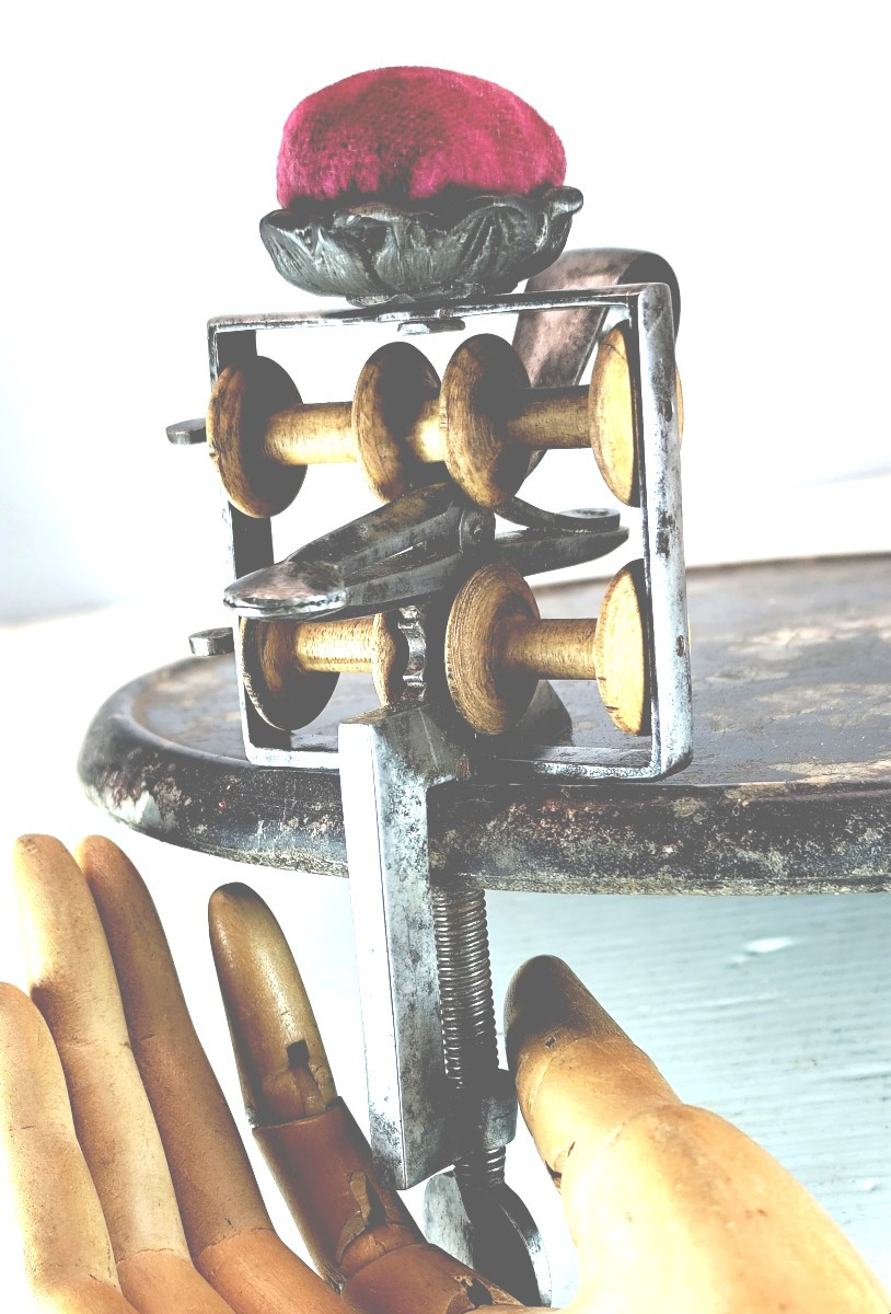 Troisième main de brodeuse, bel outil en acier et bois, 19e siècle-photo-4