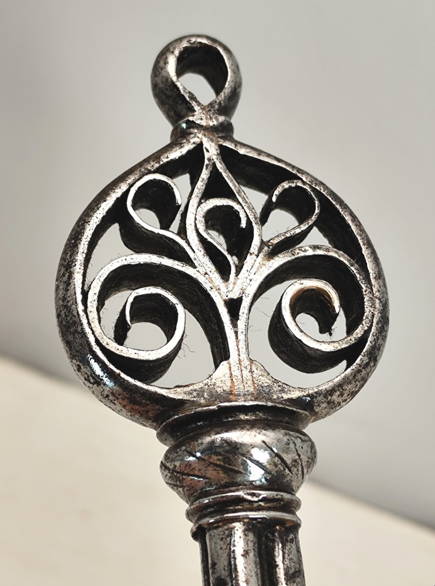 Beautiful Key Italy, Circa 1530 Fleur-de-lis Network, Triple Stem, 14cm Good Condition-photo-2