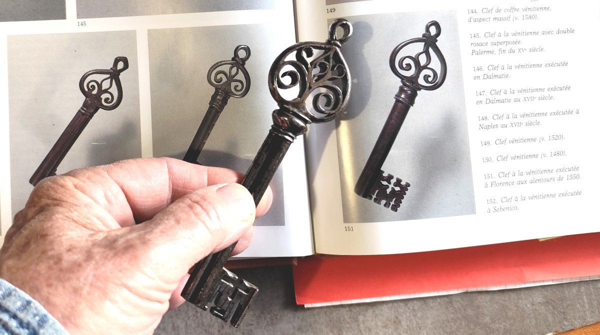 Beautiful Key Italy, Circa 1530 Fleur-de-lis Network, Triple Stem, 14cm Good Condition-photo-3