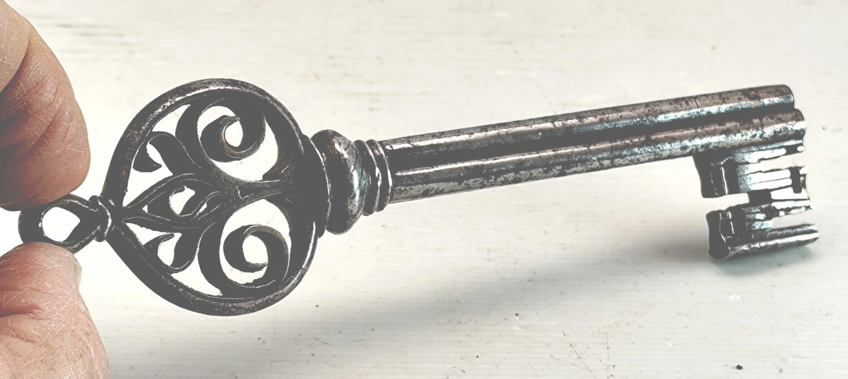 Beautiful Key Italy, Circa 1530 Fleur-de-lis Network, Triple Stem, 14cm Good Condition-photo-1