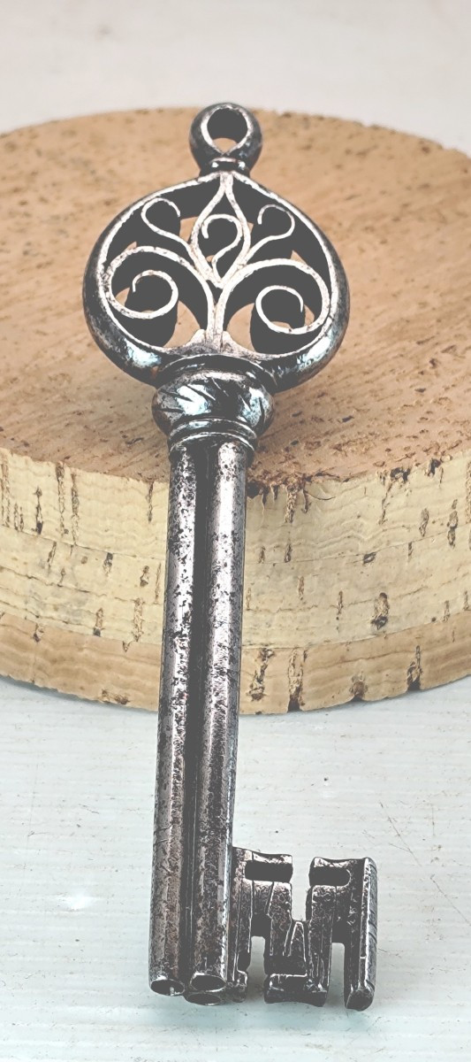 Beautiful Key Italy, Circa 1530 Fleur-de-lis Network, Triple Stem, 14cm Good Condition-photo-4