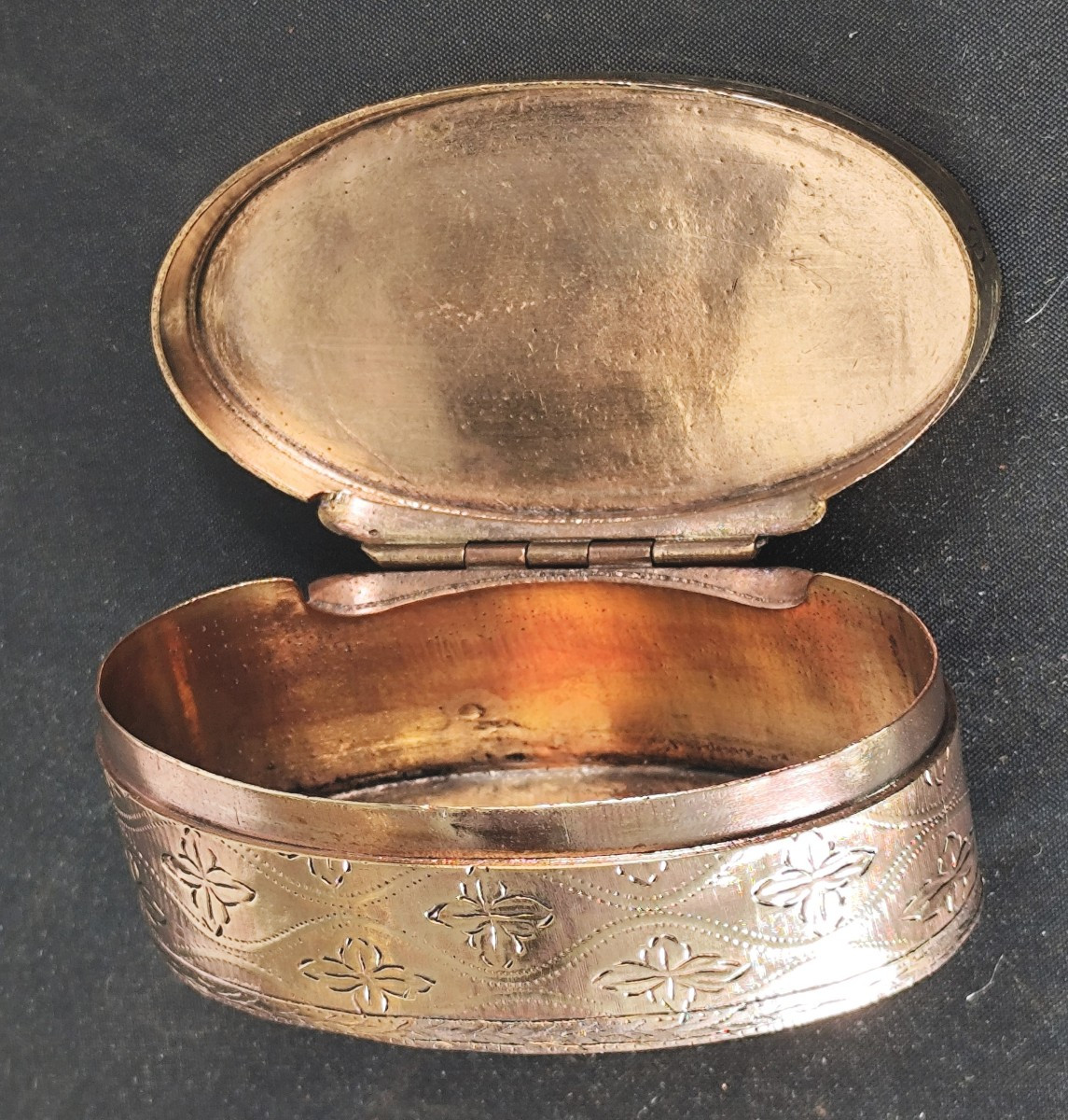 Pretty Louis XV Period Snuffbox  “pomponne”, Fresh Decoration And Good Condition-photo-2