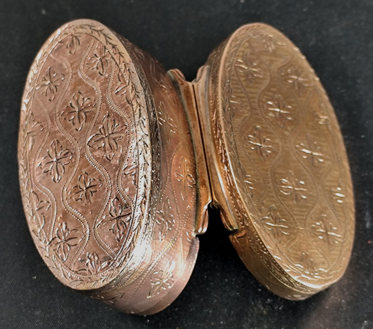 Pretty Louis XV Period Snuffbox  “pomponne”, Fresh Decoration And Good Condition-photo-4