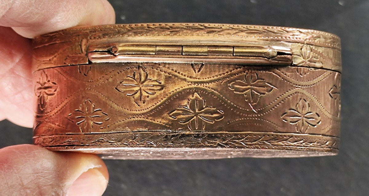Pretty Louis XV Period Snuffbox  “pomponne”, Fresh Decoration And Good Condition-photo-2