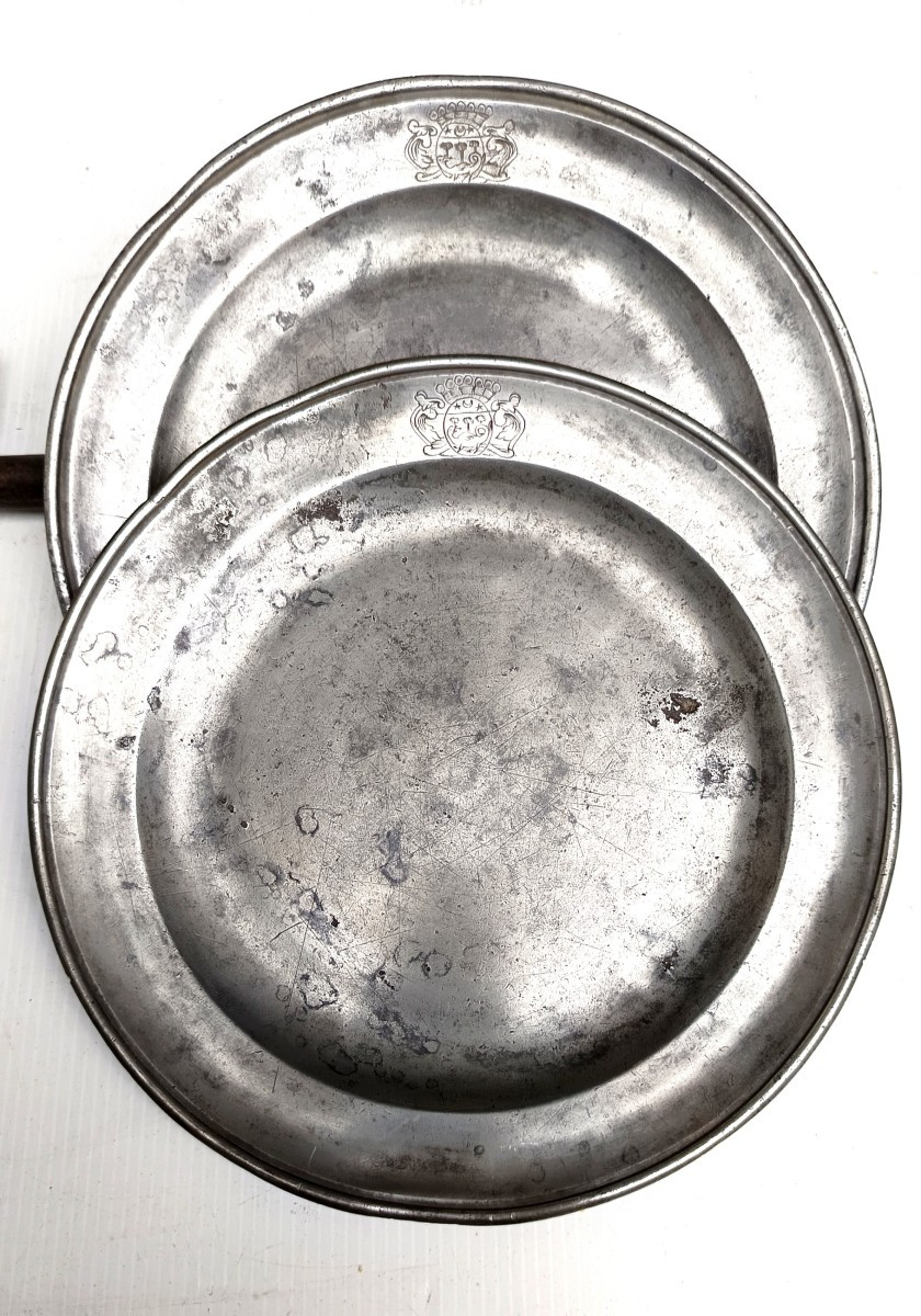 French Pewter 18thc Armored Plates, Well Signed-photo-2
