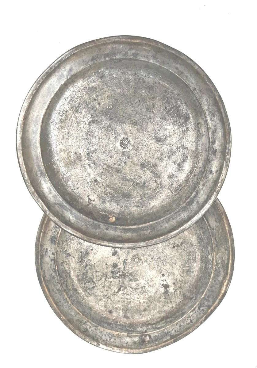 French Pewter 18thc Armored Plates, Well Signed-photo-4