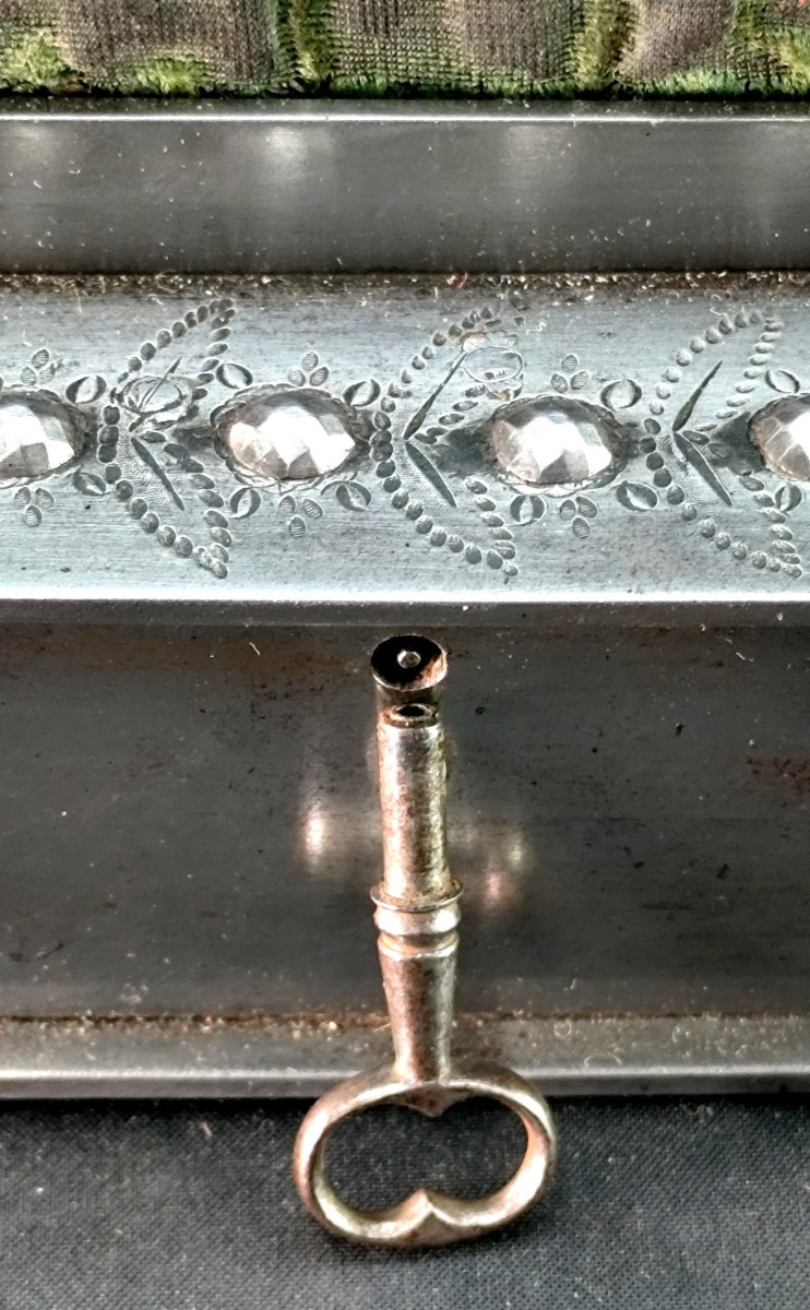 Acier Diamanté de la Manufacture de Plombières, bel état: précieux coffret de Brodeuse -photo-2