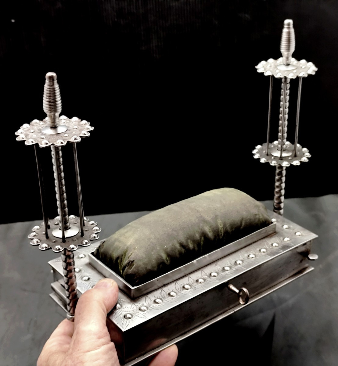 Acier Diamanté de la Manufacture de Plombières, bel état: précieux coffret de Brodeuse -photo-3