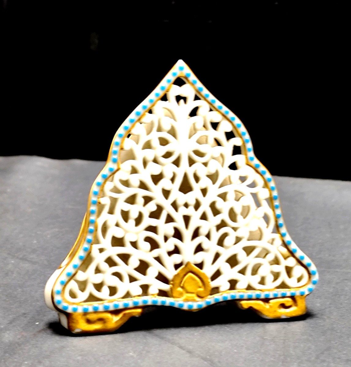 Worcester, 1880: Precious Reticulated Menu Holder With Orientalist Decoration, By Granger