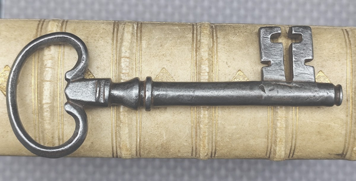 Powerful Key With  Beautiful Ring, Italy, Circa 1650, Good Condition, 14.6cm-photo-2