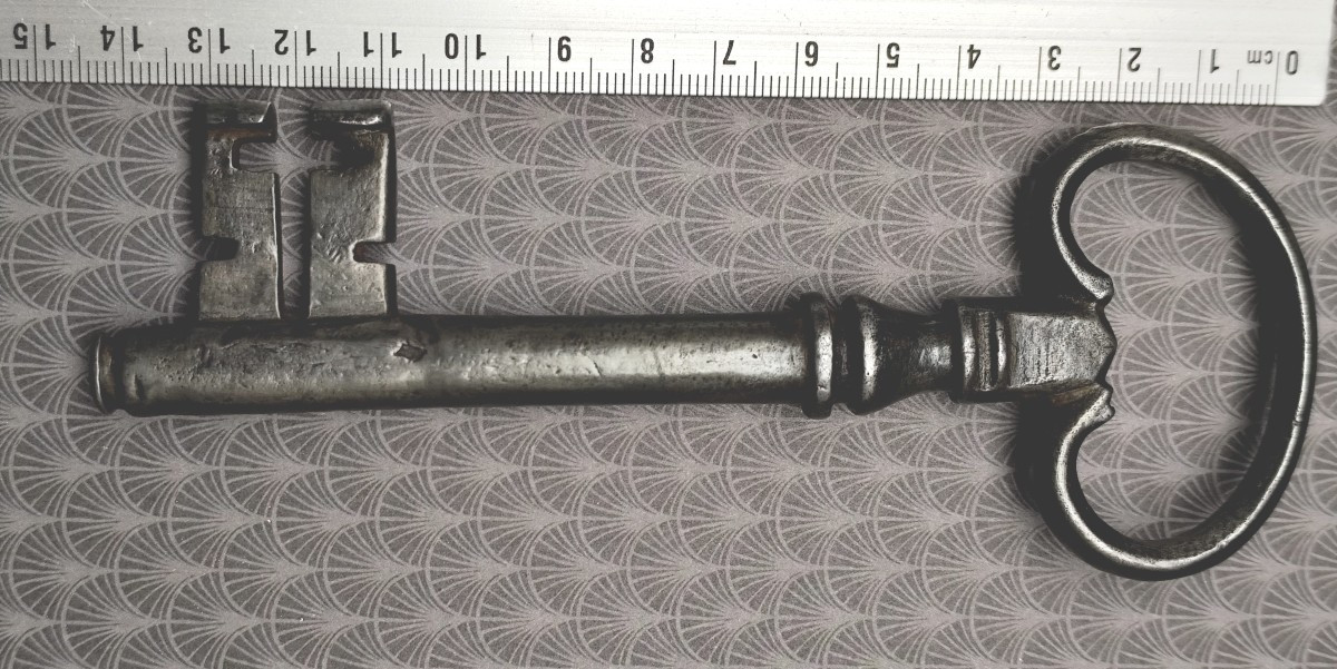 Powerful Key With  Beautiful Ring, Italy, Circa 1650, Good Condition, 14.6cm-photo-3