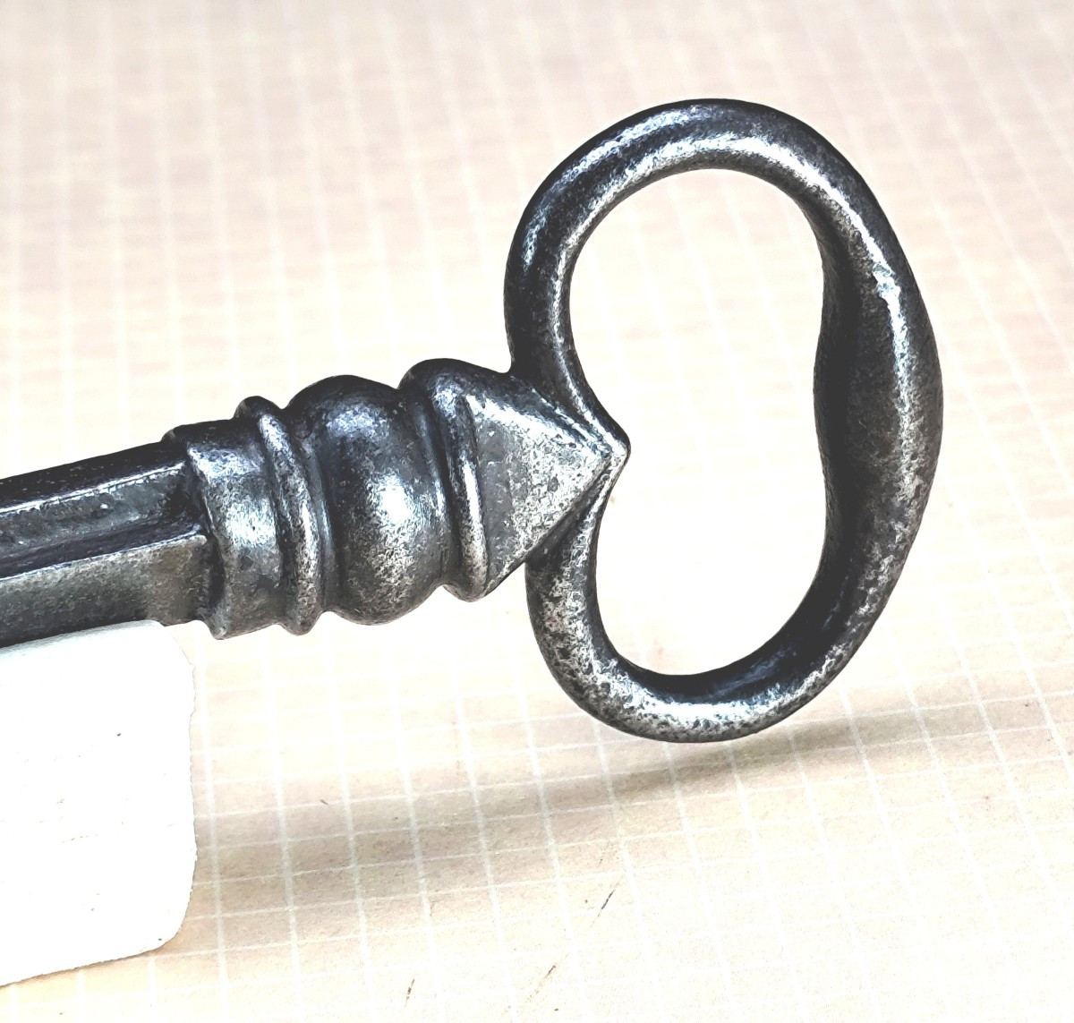 Baroque Français : Belle Clé Delta, acier forgé, bel état, 15,2cm-photo-4