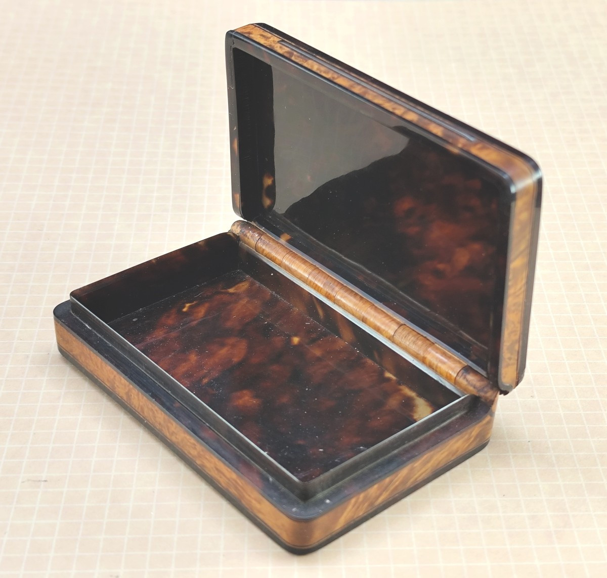 Burrwood Precious French Box, Circa 1830 With A Romantic Miniature-photo-2