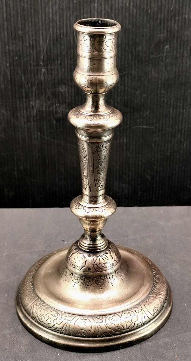 Bougeoir époque Louis XIV, finement gravé, anciennement plaqué -photo-2