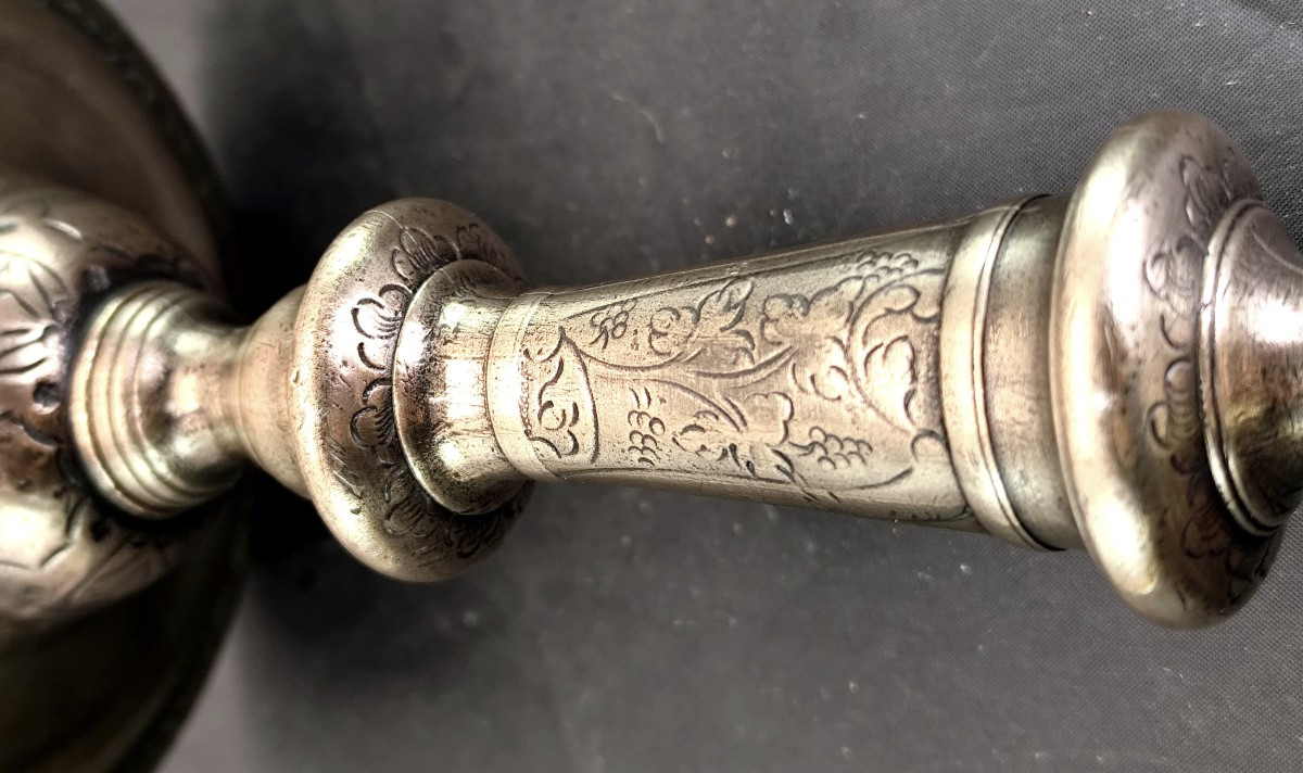 Bougeoir époque Louis XIV, finement gravé, anciennement plaqué -photo-1