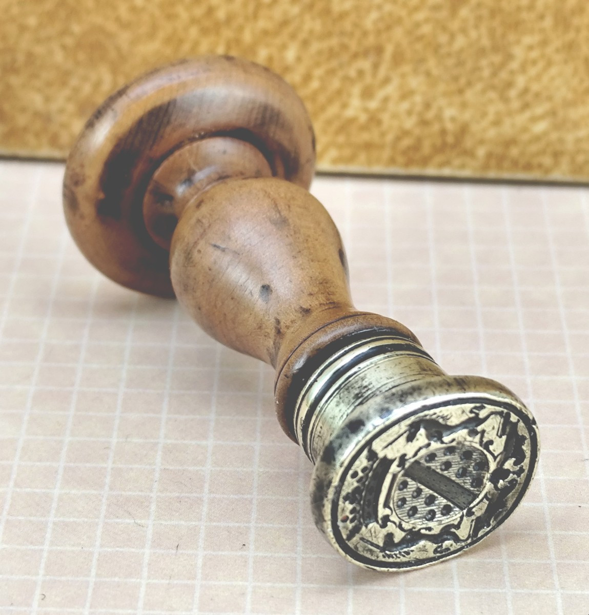 Cachet argent et buis tourné en champignon, Blason de Marquis aux licornes