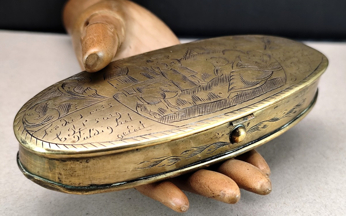 Belle Boîte à pipe parlante, laiton gravé datée, Pays Bas 1808, -photo-2