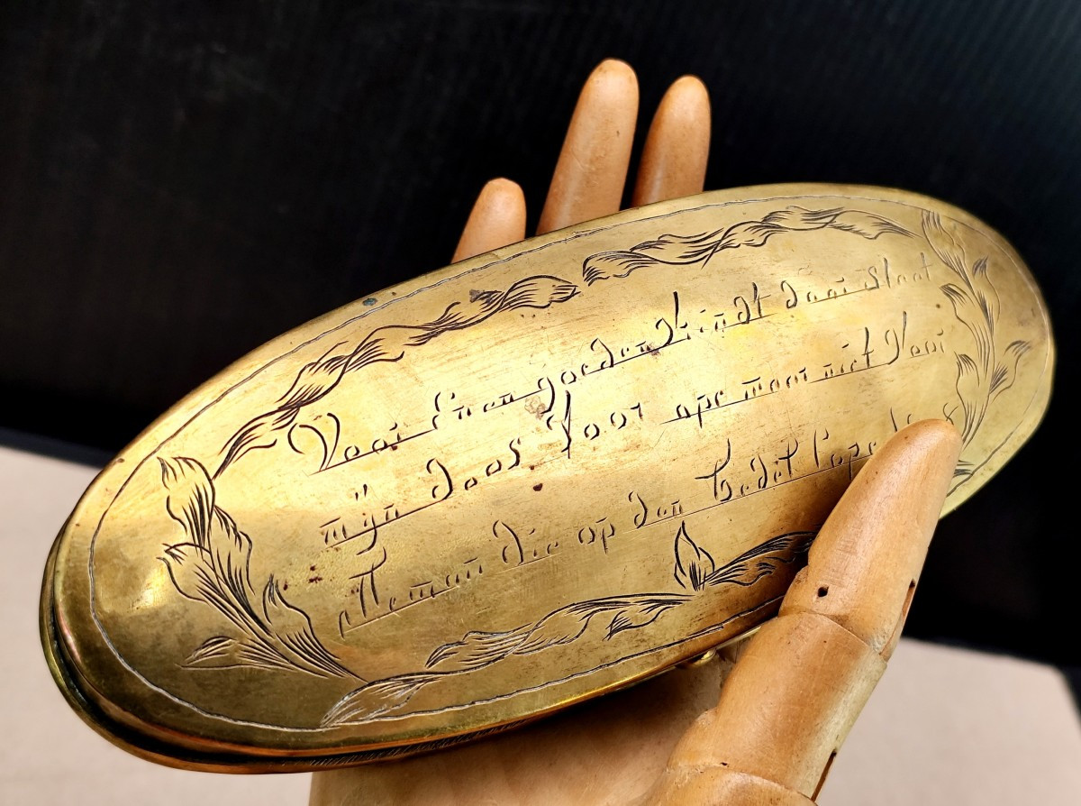 Belle Boîte à pipe parlante, laiton gravé datée, Pays Bas 1808, -photo-4