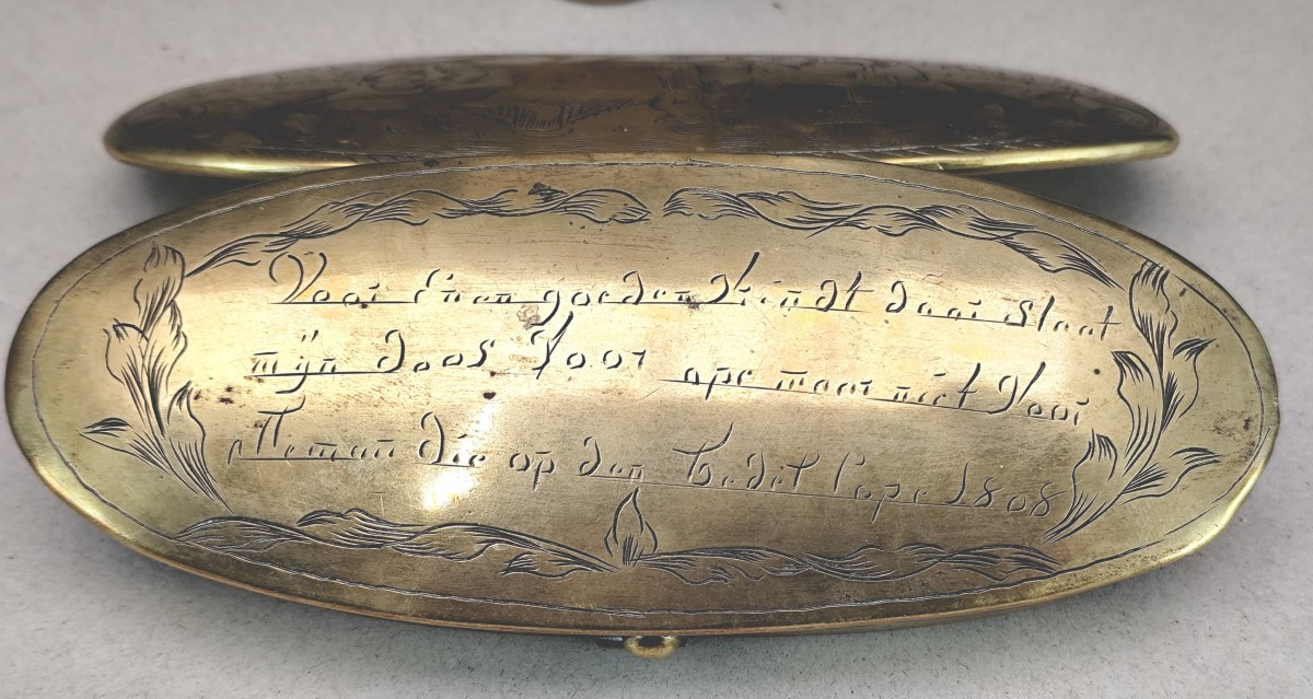 Belle Boîte à pipe parlante, laiton gravé datée, Pays Bas 1808, -photo-3