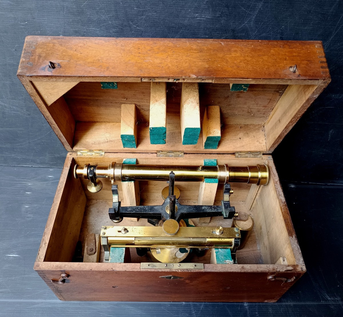 Théodolite laque noire et verni, Cabasson Paris, 1880, en caisse de transport-photo-4