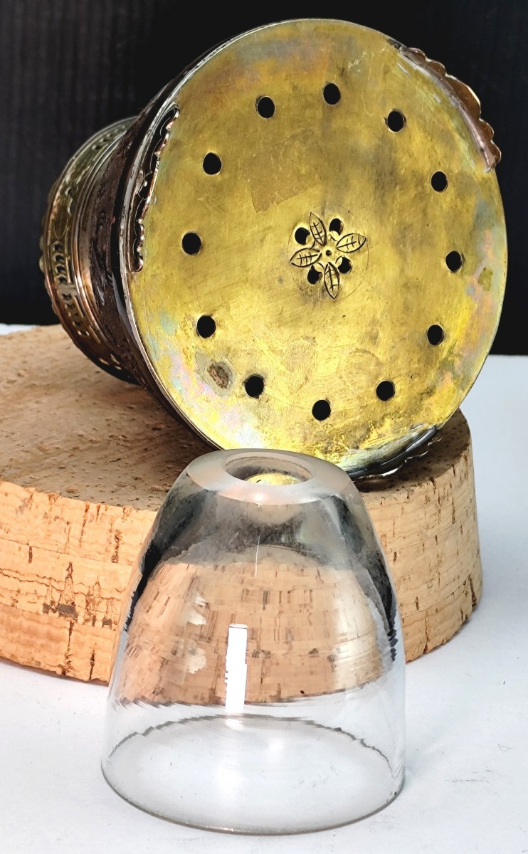 Jolie Lampe de fumerie d’Opium, Noix sculptée, laiton gravé, Chine, fin 19e-photo-3