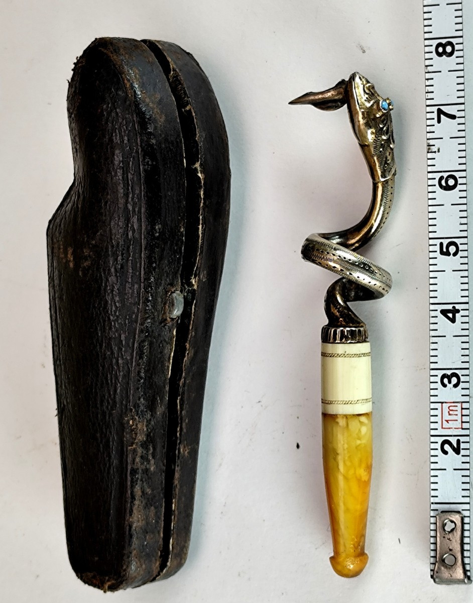 Curiosité : Fume cigare au serpent, yeux de turquoise, étui, 19e-photo-4