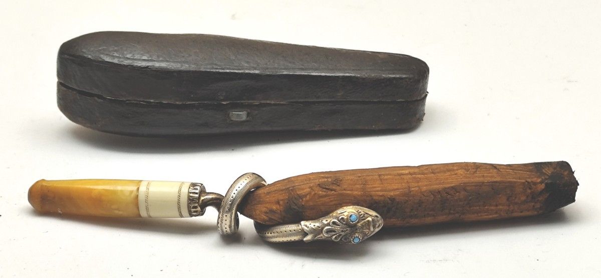 Curiosité : Fume cigare au serpent, yeux de turquoise, étui, 19e-photo-1