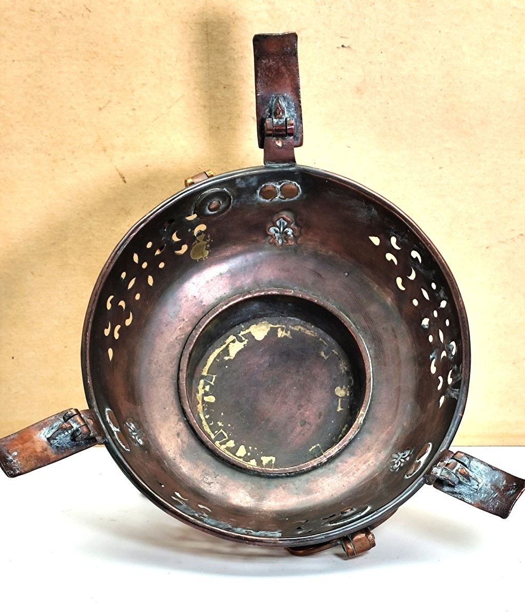 Poinçonné  fleur de lys, petit réchaud de table cuivre ajouré, 18e siècle-photo-2
