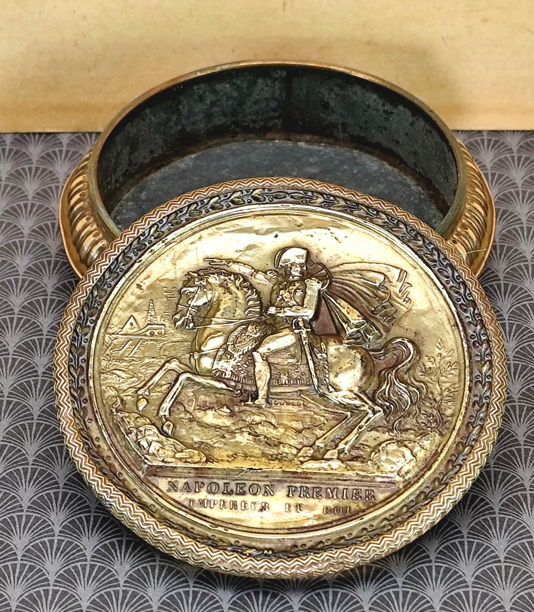 Boîte ronde, Tabatière de Grognard, étain et laiton, époque 1er Empire-photo-2