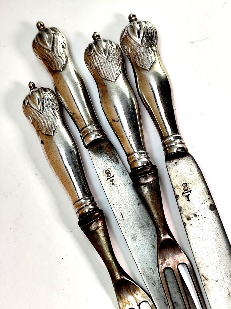 Paire de couverts à gibier 18es lames marquées, manche argent rocaille à pommeau.-photo-2