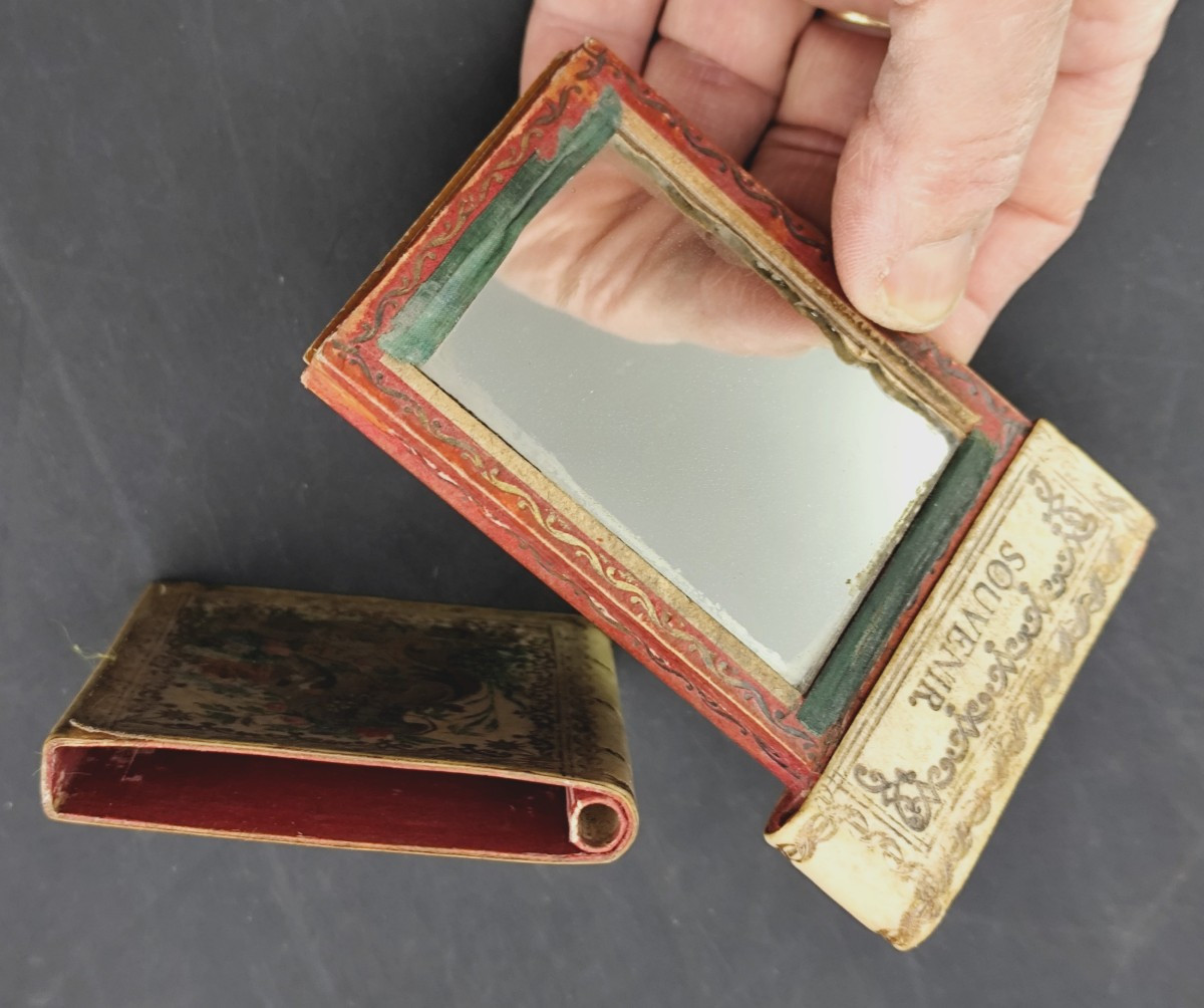 Curieux Carnet de bal en Parchemin, miroir interne, 19e siècle-photo-4