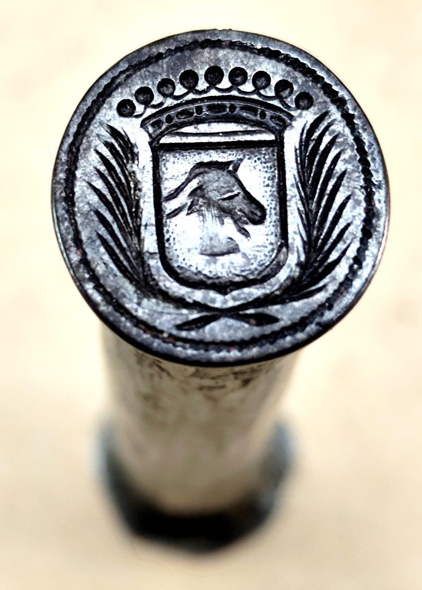 Etui à Cire Fer à vis,  ép. Louis XIV, Deux Armoiries ;-photo-2