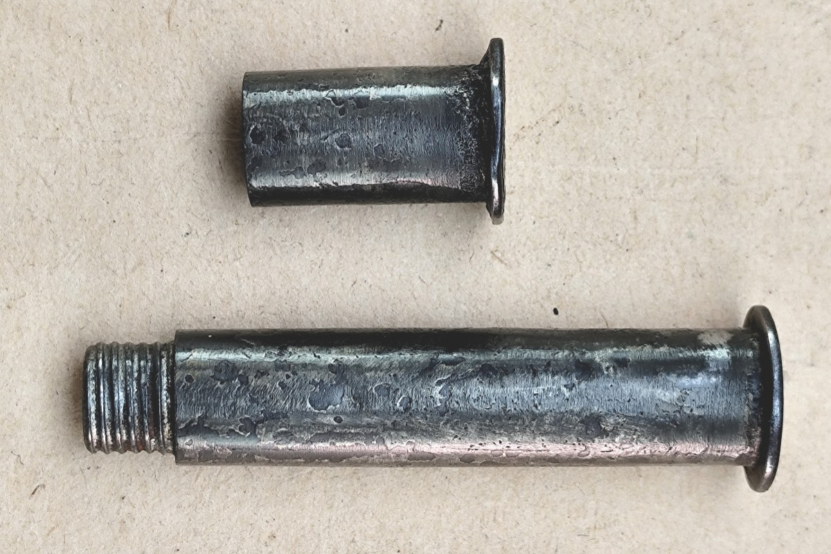Etui à Cire Fer à vis,  ép. Louis XIV, Deux Armoiries ;-photo-3