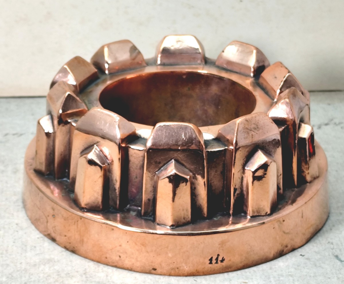 Beautiful Copper Mold , A Diamond Crown, France, Late 19th Century, In Good Condition