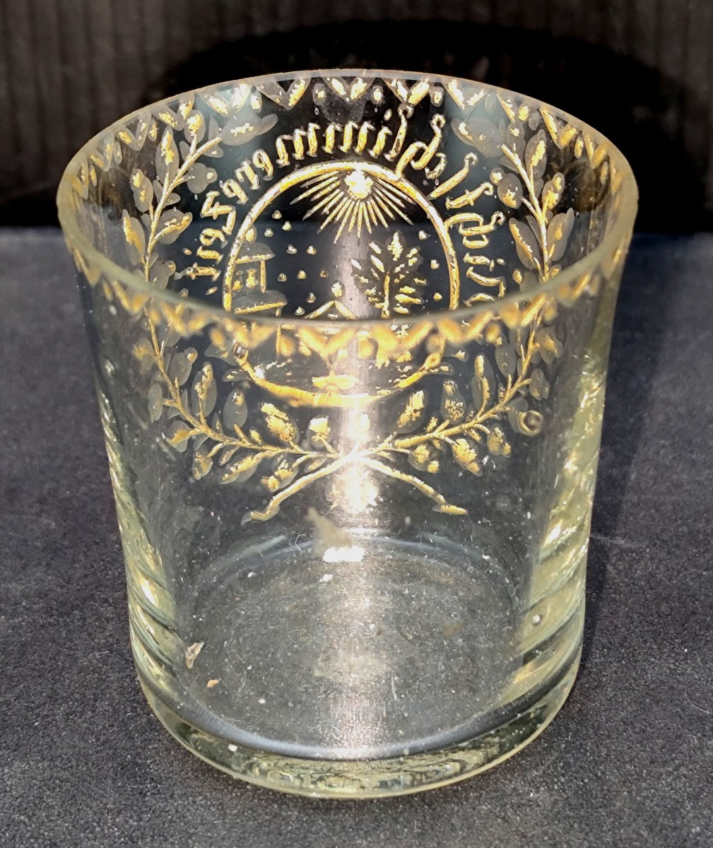 Beau Verre 18e à alcool triste, soufflé gravé doré-photo-3