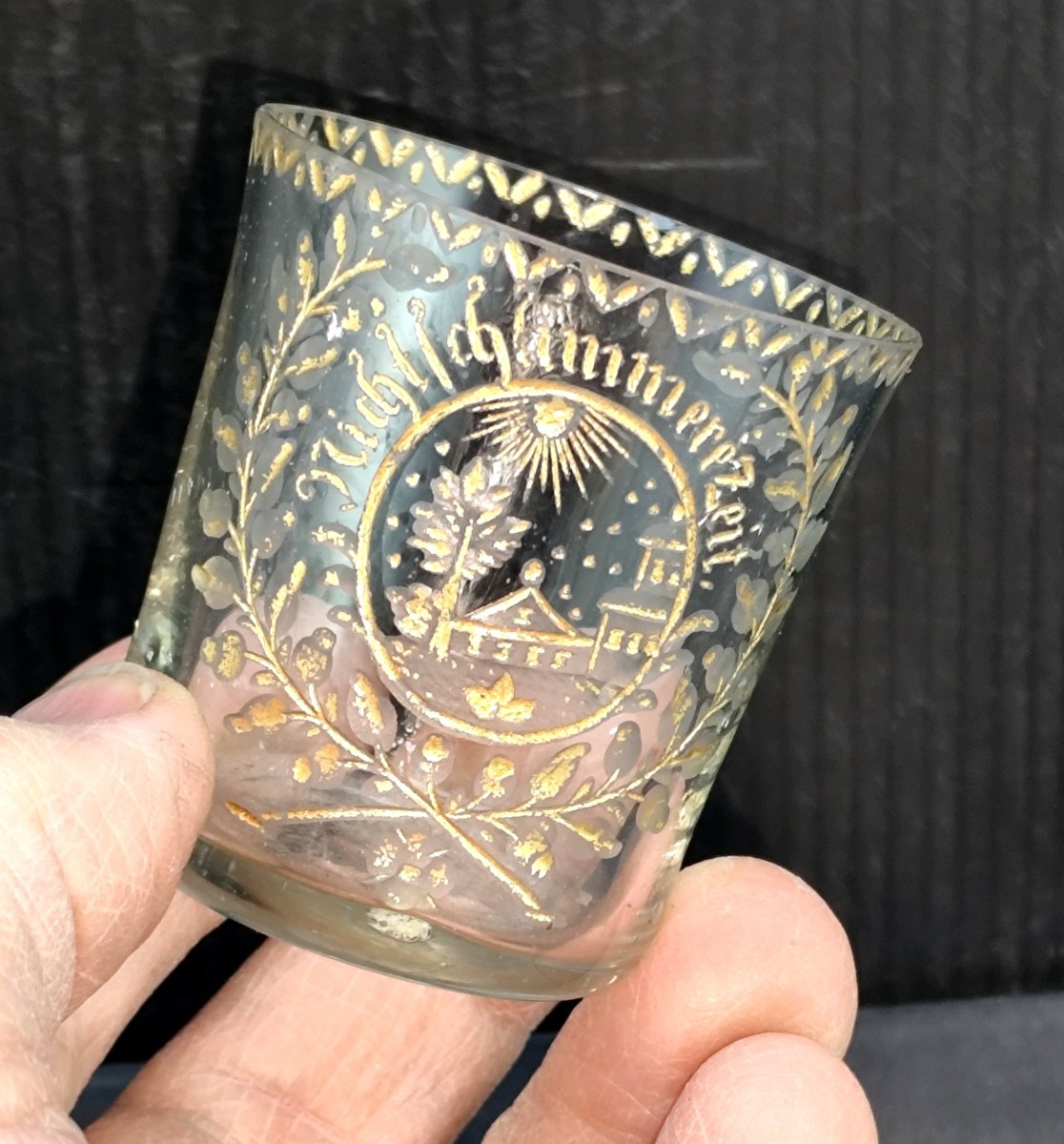 Beau Verre 18e à alcool triste, soufflé gravé doré-photo-2