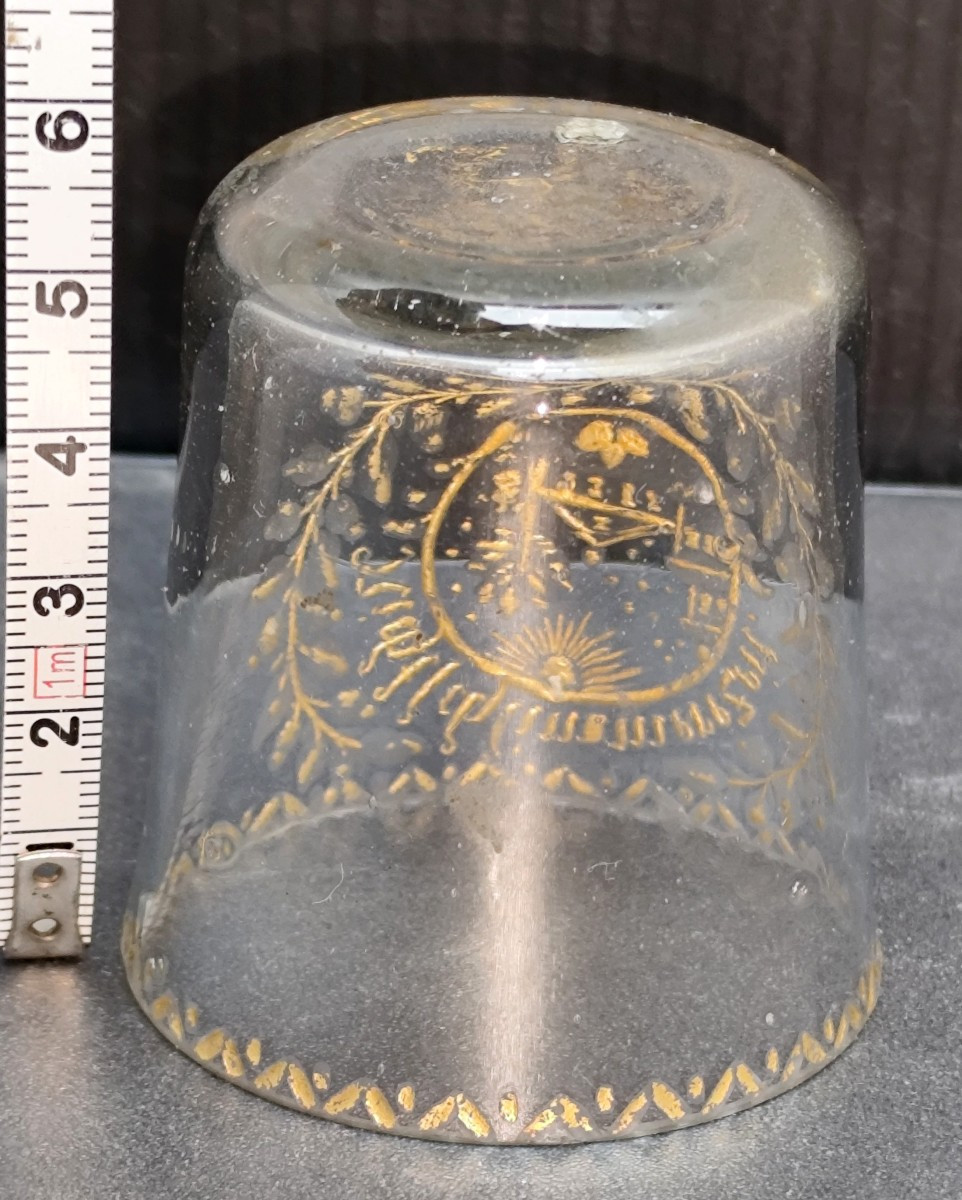 Beau Verre 18e à alcool triste, soufflé gravé doré-photo-4