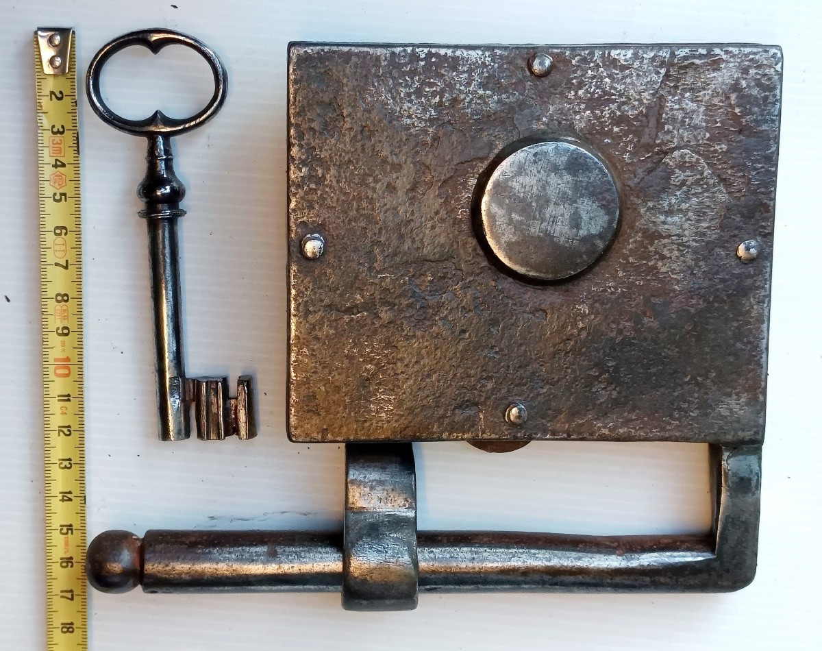 Powerful Square Padlock Vertevelle, 18th  Forged, Beautiful Key, Good Condition-photo-2