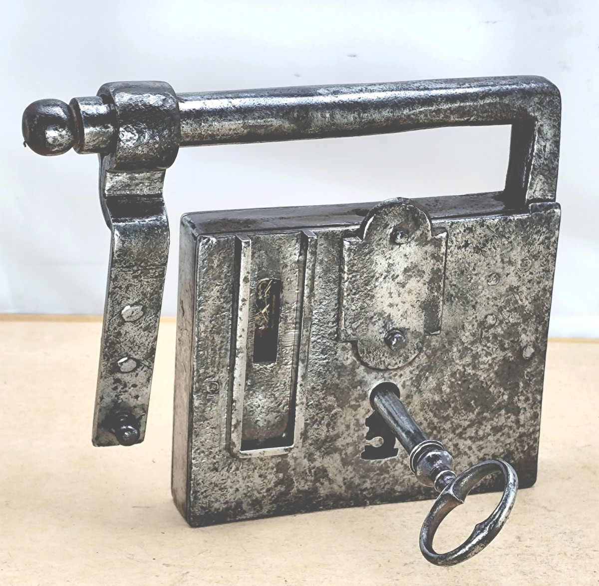 Powerful Square Padlock Vertevelle, 18th  Forged, Beautiful Key, Good Condition-photo-4